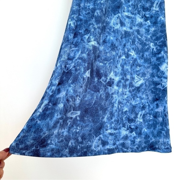 Michael Kors midi length dress in a stretch knit, popover style, sleeveless - Picture 10 of 15